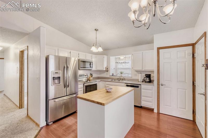5802 Santana Dr, Colorado Springs, CO 80923