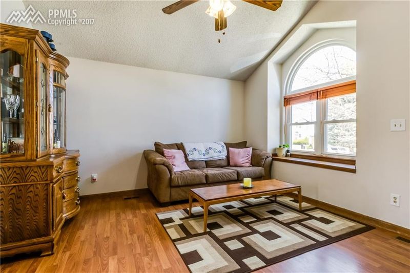 5812 Dutchess Dr, Colorado Springs, CO 80923