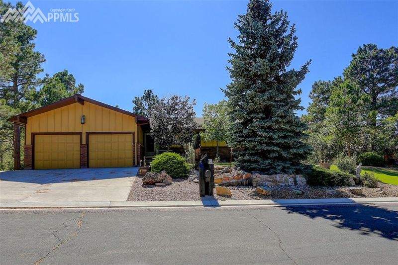 5818 Spurwood Ct, Colorado Springs, CO 80918