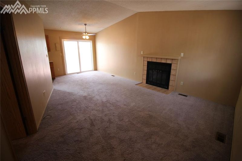 5820 Gunshot Pass Dr, Colorado Springs, CO 80917