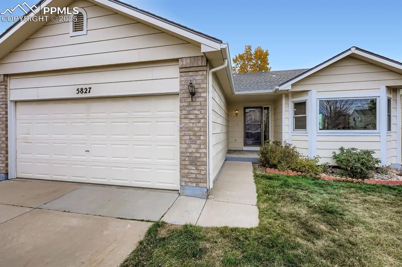 5827 Uncompahgre St, Colorado Springs, CO 80923