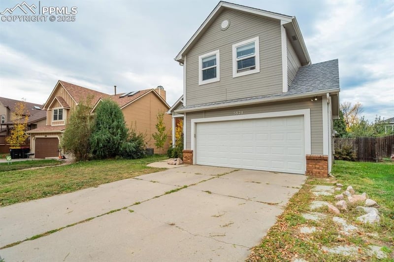 5828 Oakwood Blvd, Colorado Springs, CO 80923