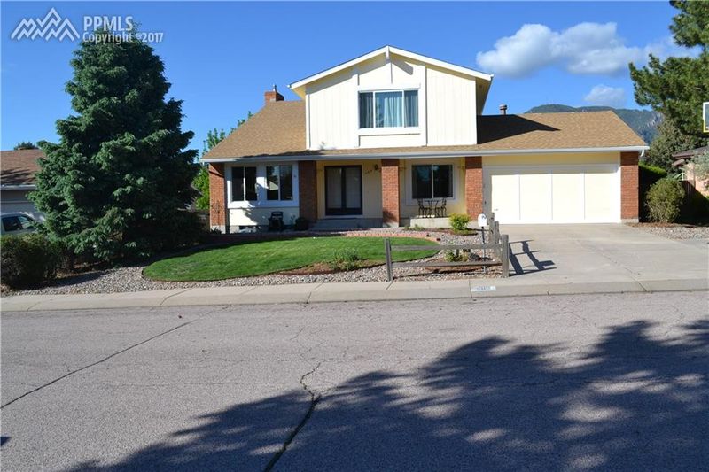 585 Red Cliff Rd, Colorado Springs, CO 80906