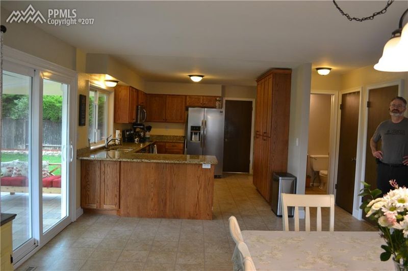 585 Red Cliff Rd, Colorado Springs, CO 80906