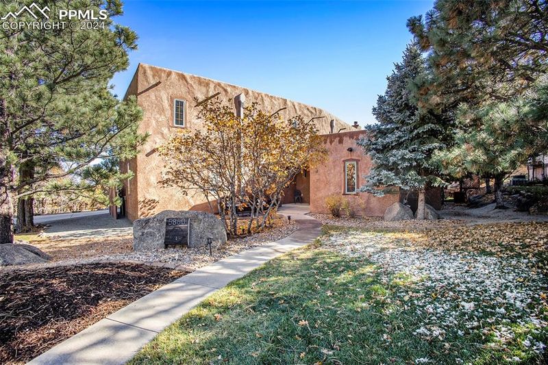 5860 Broadmoor Bluffs Dr, Colorado Springs, CO 80906