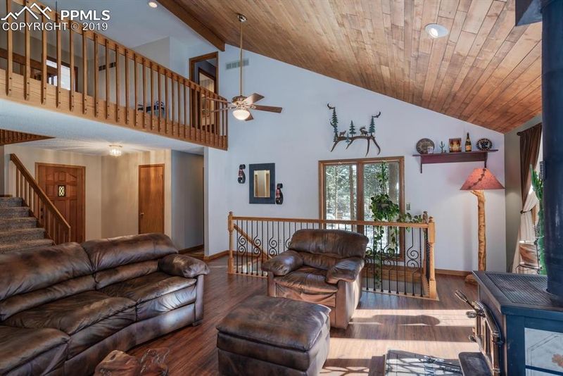 5890 S Pike Dr, Larkspur, CO 80118