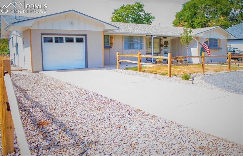 59 Macalester Rd, Pueblo, CO 81001