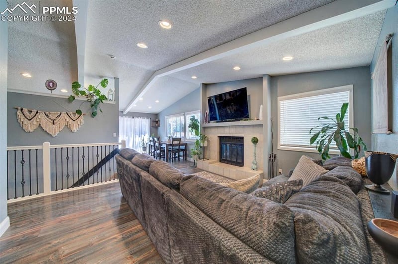 5910 Topview Ct, Colorado Springs, CO 80918