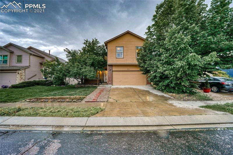 5911 Santana Dr, Colorado Springs, CO 80923