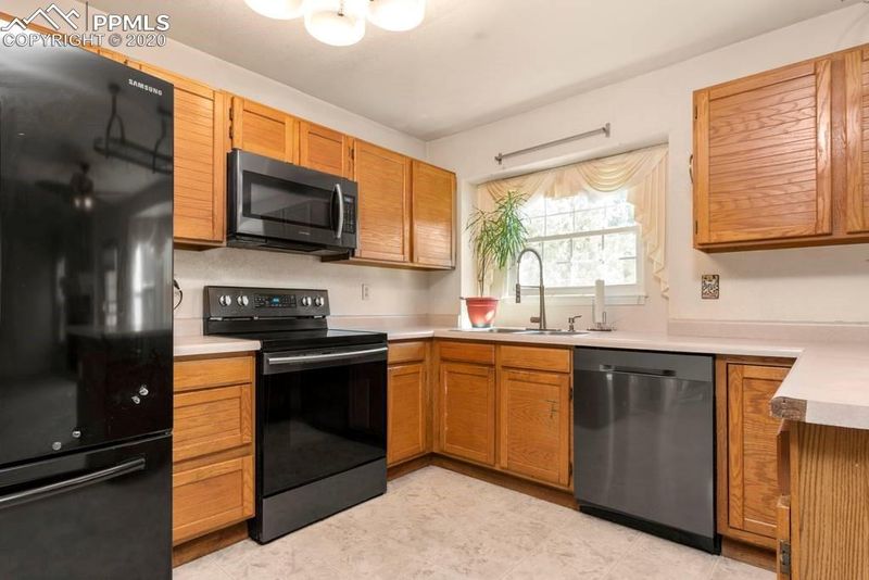 5921 Chokecherry Dr, Colorado Springs, CO 80919
