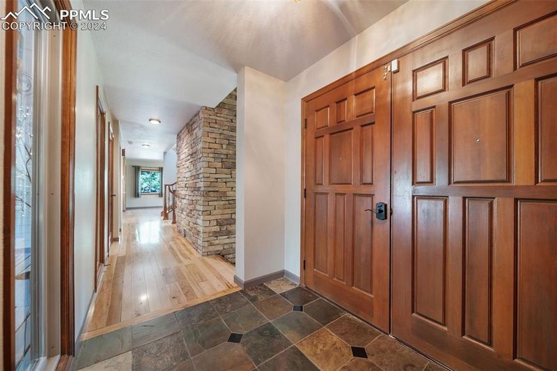 5922 S Pike Dr, Larkspur, CO 80118