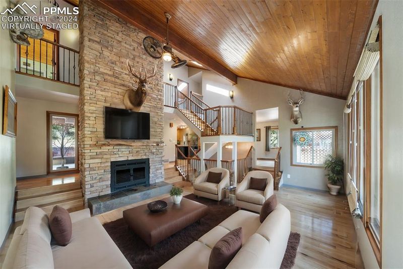 5922 S Pike Dr, Larkspur, CO 80118
