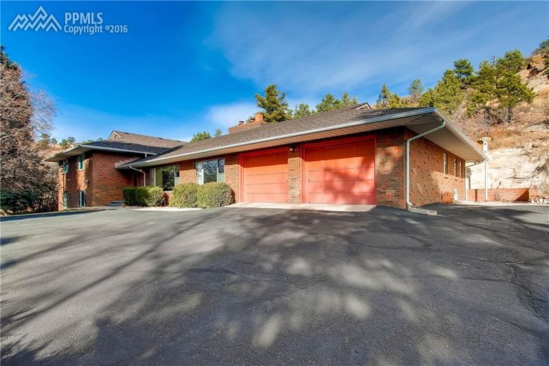 6 Austin Ln, Colorado Springs, CO 80909