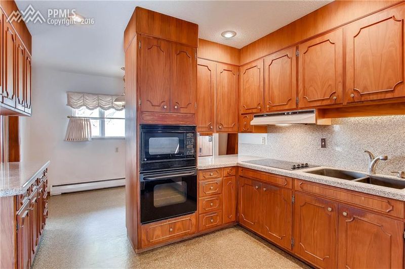 6 Austin Ln, Colorado Springs, CO 80909