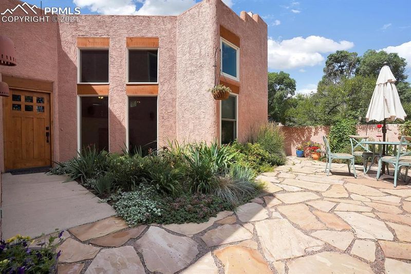 6 Sandra Ln, Manitou Springs, CO 80829