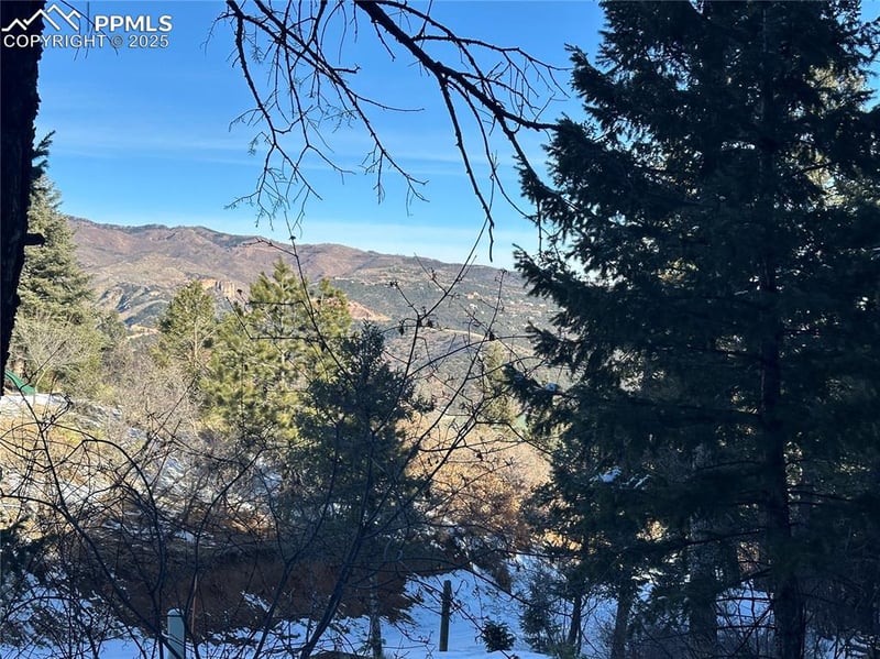 60 Oak Ridge Dr, Manitou Springs, CO 80829