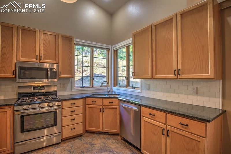 60 Stanwell St, Colorado Springs, CO 80906