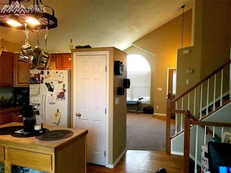 6002 Grapevine Dr, Colorado Springs, CO 80923
