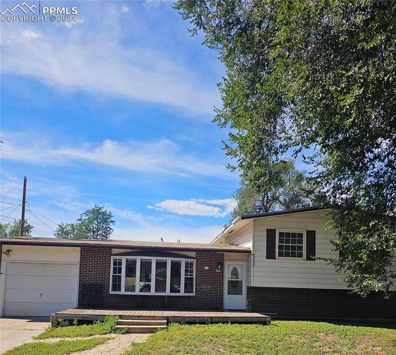 601 Dean Dr, Colorado Springs, CO 80911