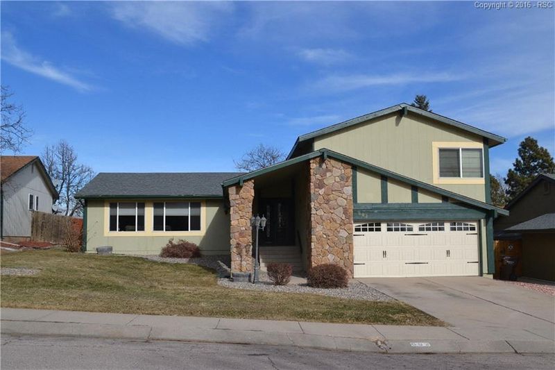 602 Red Cliff Rd, Colorado Springs, CO 80906