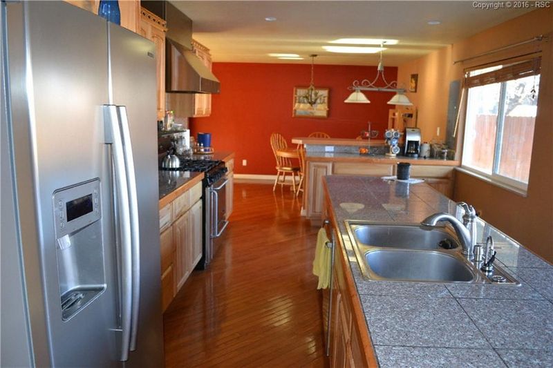 602 Red Cliff Rd, Colorado Springs, CO 80906