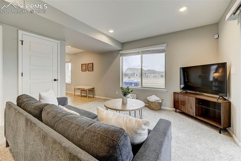6024 Ashmore Ln, Colorado Springs, CO 80927