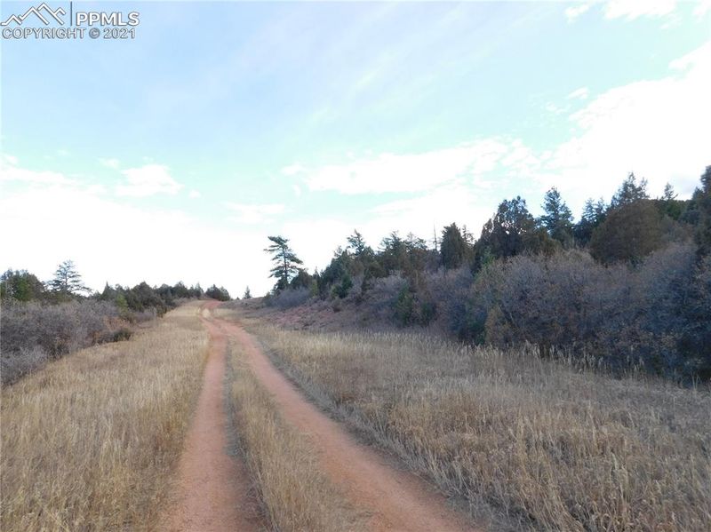 6024 Cheyenne Dr, Larkspur, CO 80118