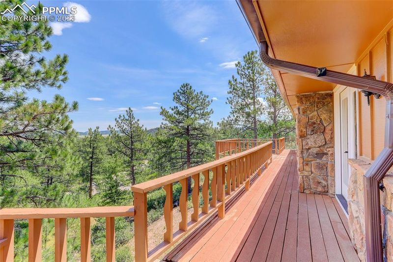 6026 S Pike Dr, Larkspur, CO 80118