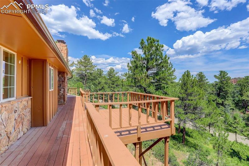 6026 S Pike Dr, Larkspur, CO 80118