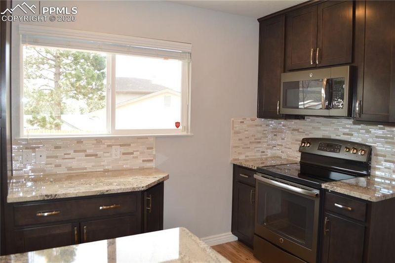 6033 Del Rey Dr, Colorado Springs, CO 80918