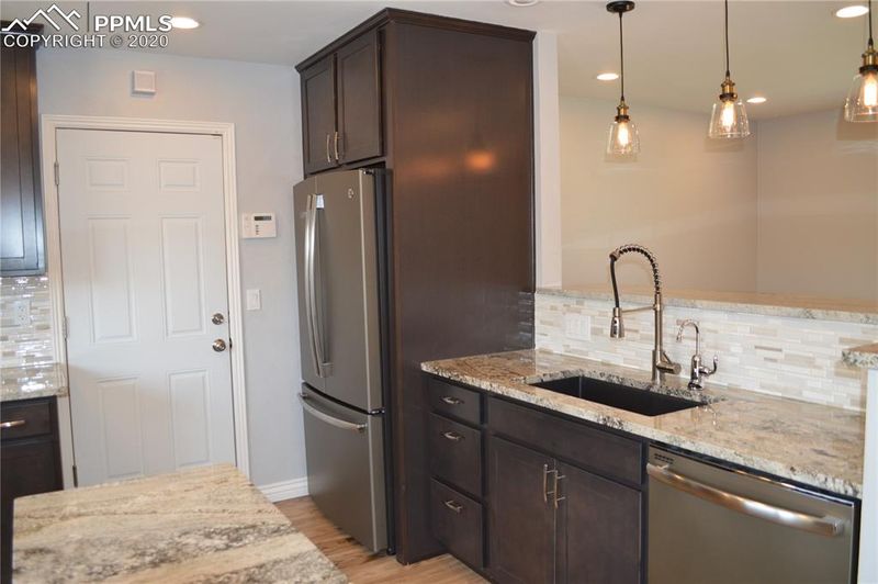 6033 Del Rey Dr, Colorado Springs, CO 80918