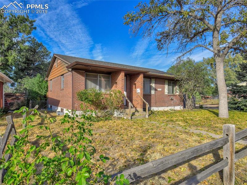 604 Yellowstone Rd, Colorado Springs, CO 80910