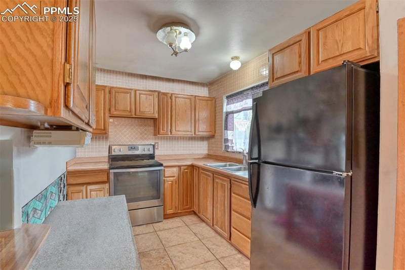 605 Birch Dr, Colorado Springs, CO 80911