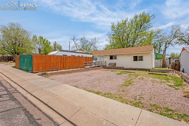 605 Huron Rd, Colorado Springs, CO 80910