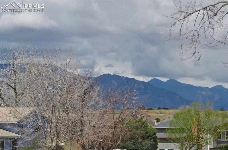 606 Clearview Dr, Fountain, CO 80817