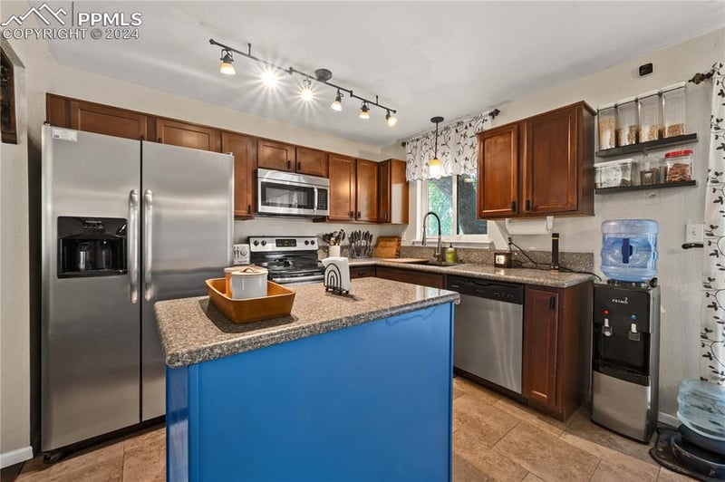 606 Quebec St, Colorado Springs, CO 80911