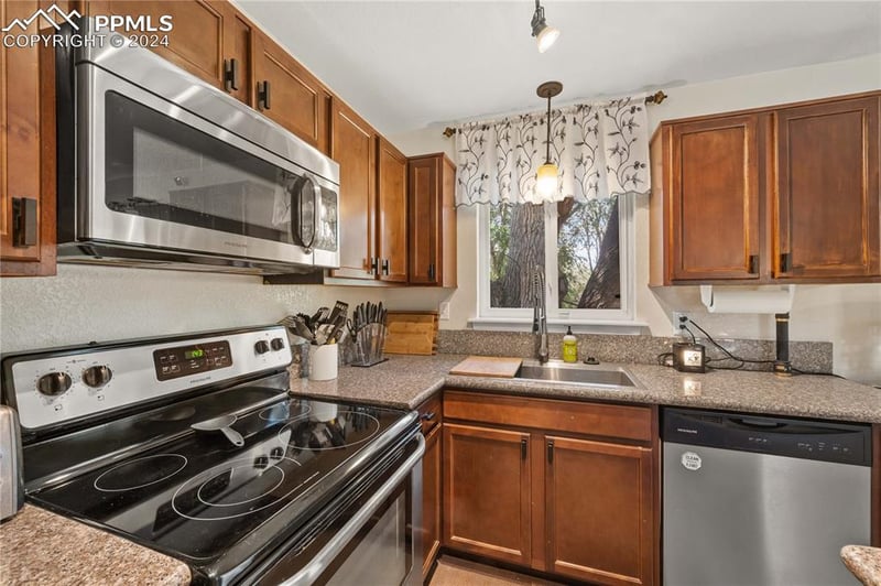 606 Quebec St, Colorado Springs, CO 80911