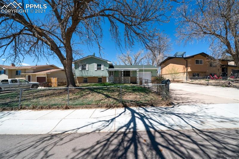606 Rowe Ln, Colorado Springs, CO 80911