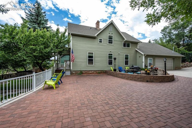 607 Manitou Ave, Manitou Springs, CO 80829