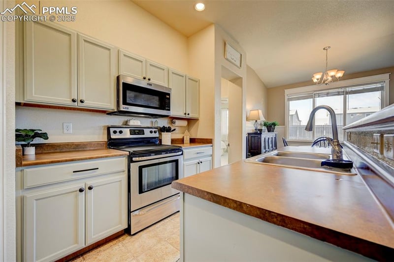 6071 San Mateo Dr, Colorado Springs, CO 80911