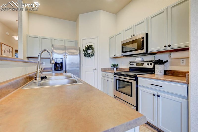 6071 San Mateo Dr, Colorado Springs, CO 80911