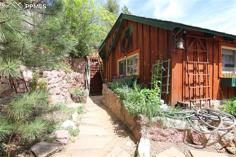 608 Ruxton Ave, Manitou Springs, CO 80829