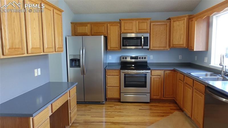 6085 Grapevine Dr, Colorado Springs, CO 80924