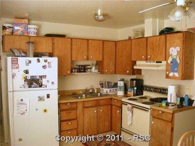 609 Zion Dr, Colorado Springs, CO 80910