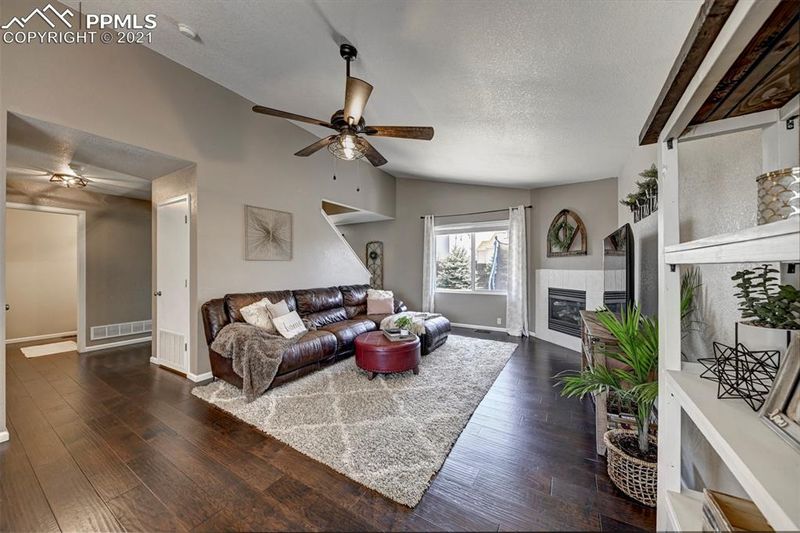 6091 Vallecito Dr, Colorado Springs, CO 80923