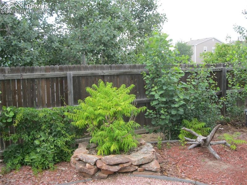 6096 Grand Mesa Dr, Colorado Springs, CO 80923