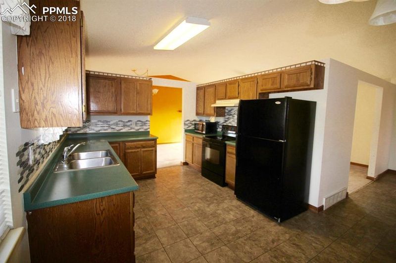 610 Jayton Dr, Colorado Springs, CO 80911
