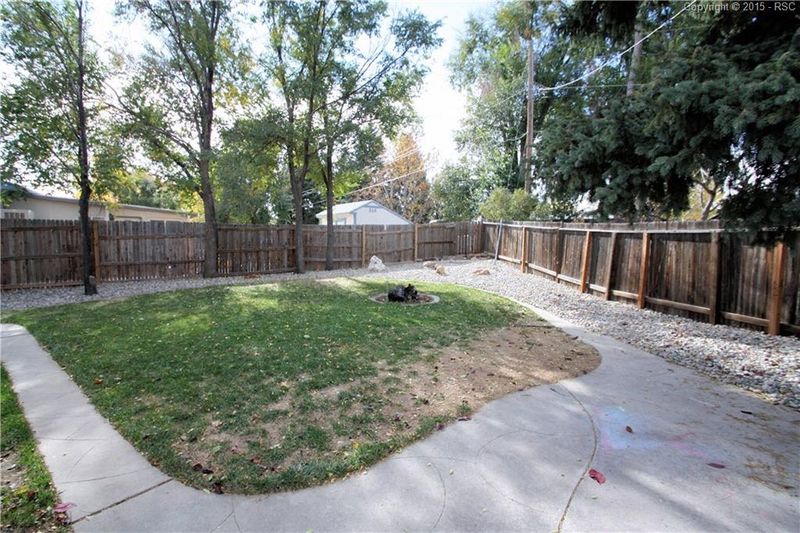 610 Potter Dr, Colorado Springs, CO 80909