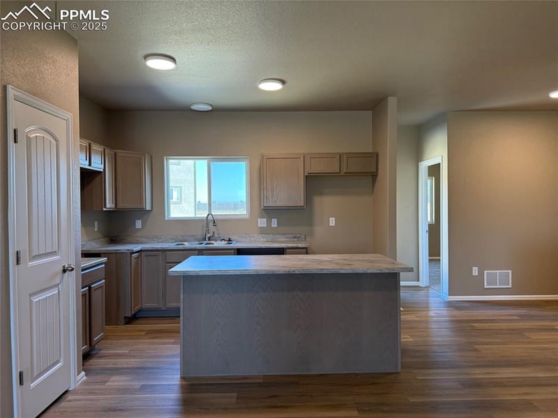 6104 Harper Ln, Pueblo, CO 81008