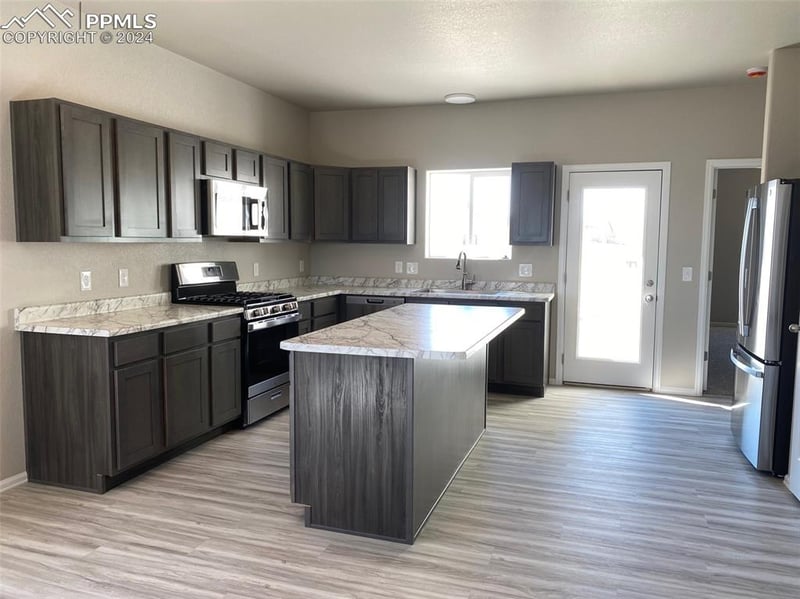 6105 Harper Ln, Pueblo, CO 81008